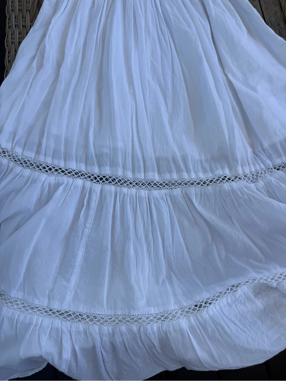 Abercrombie & Fitch White Tiered V‑Neck maxi  Dress with puffed sleeves